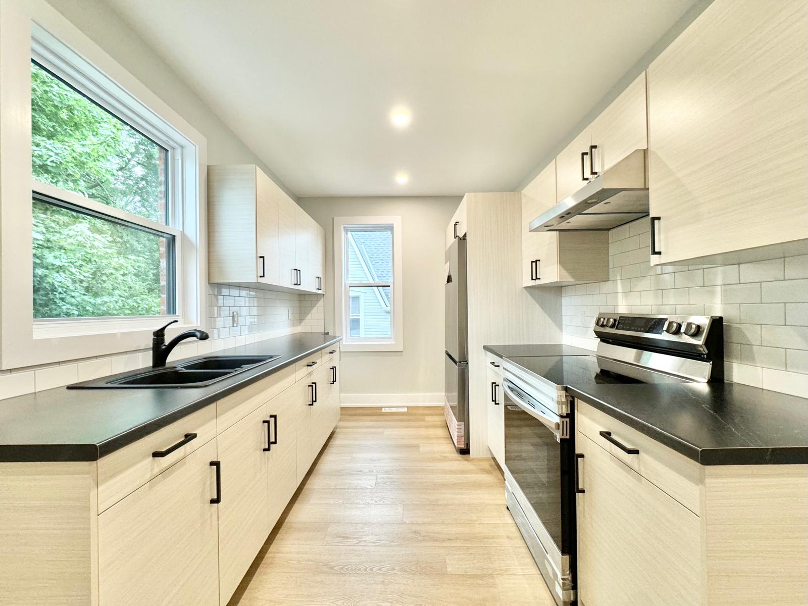 441 Alder Street West - 3