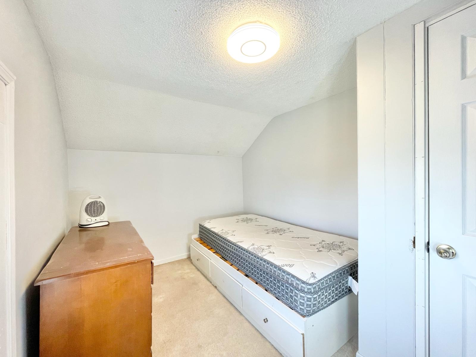 252 Vine Street - Unit 1 Room 3, St. Catharines, ON L2M 4T1 — photo 3
