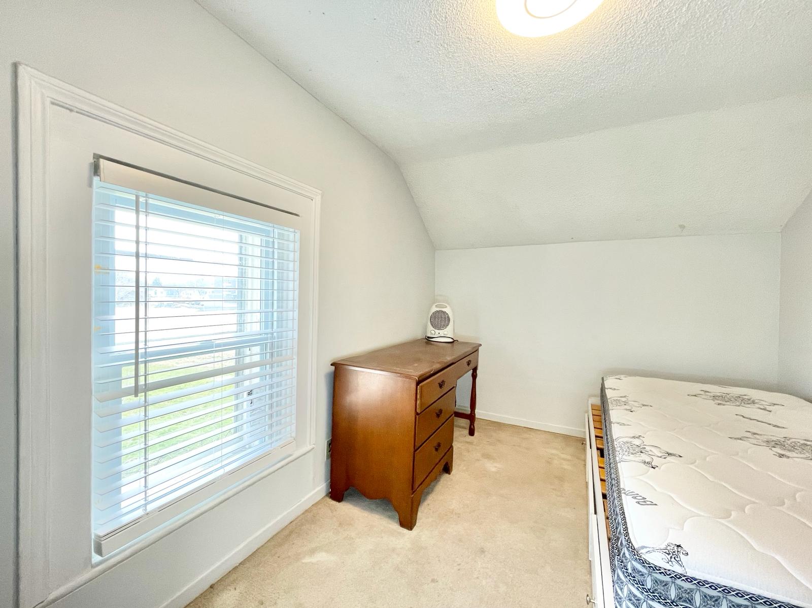 252 Vine Street - Unit 1 Room 3, St. Catharines, ON L2M 4T1 — photo 2